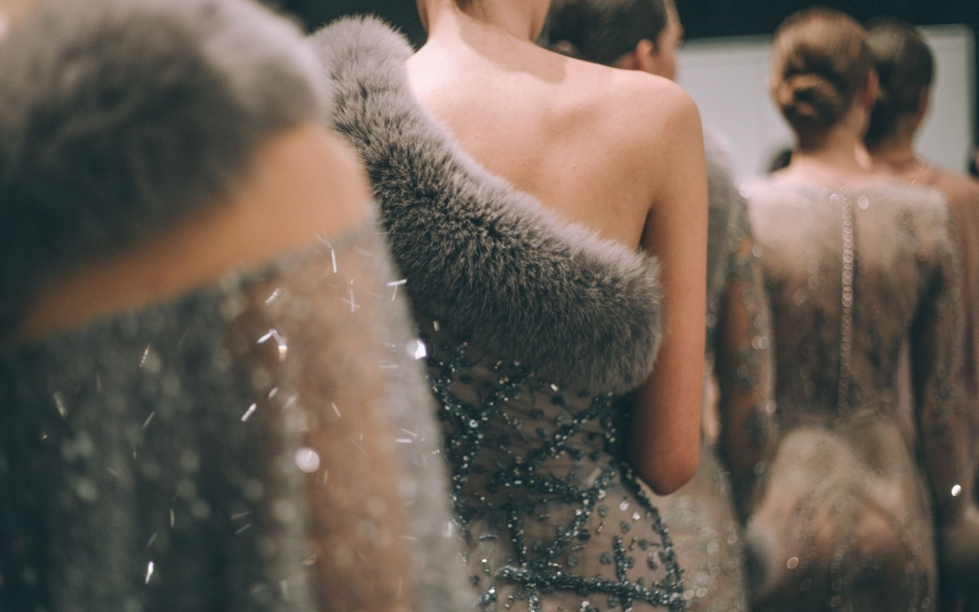 Tendances mode femme: vers un style raffiné et durable