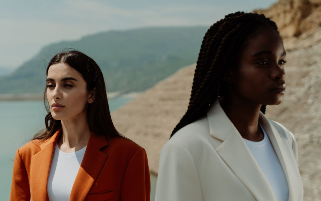 Tendances mode femme : tailoring et innovation textile révélés